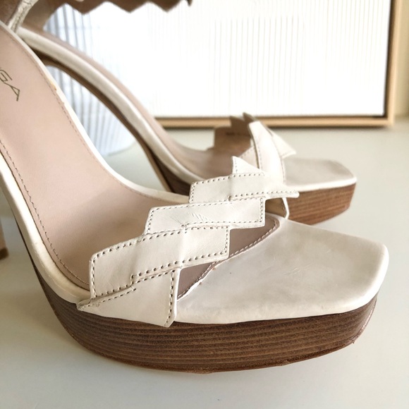 Via SPIGA creamy white leather heel with fine detail size 7 - Picture 15 of 17